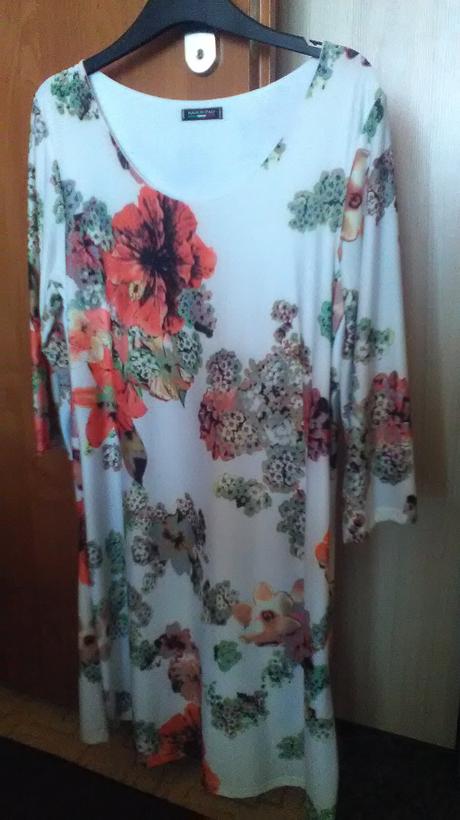 Letne kvetovane šaty s opaskom, 