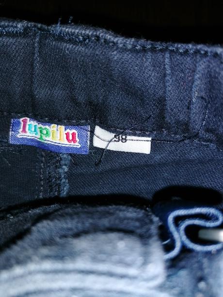 Tmavomodré nohavice, 98