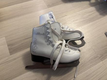 Dievcenske korcule c.29, crowned,29