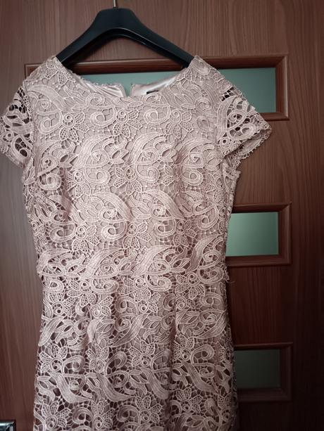 Čipkované šaty, 36