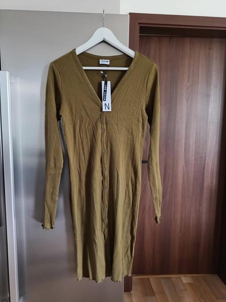 Noisy may vrúbkované bavlnené šaty na gombíky m, m