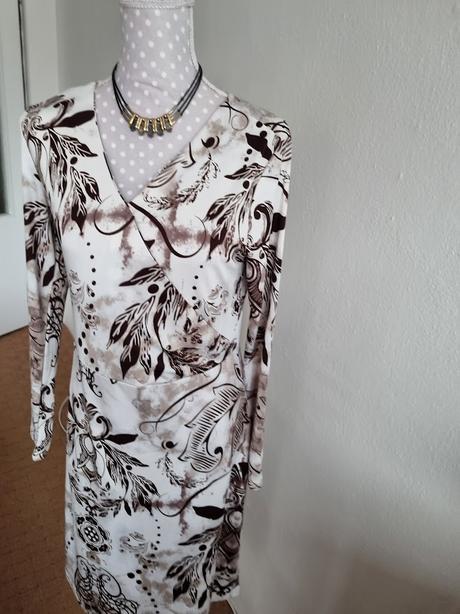 Bielo-hnedé elastické šaty chillytime veľ. 40, 40