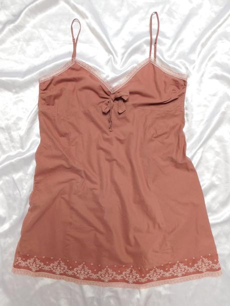 Kvalitne pekne lahučke šaty, 40