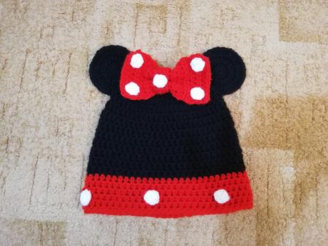 Háčkovaná čiapka minnie mouse,