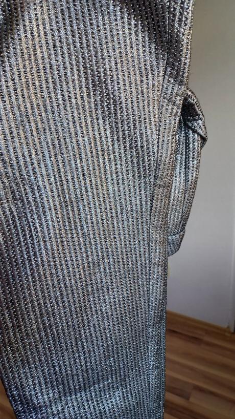 Zaujímavé strieborné nohavice s vreckami, h&m,38