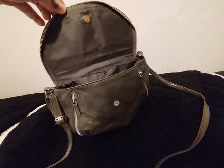 Kabelka menšej veľkosti, 