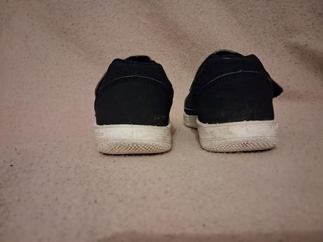 Tenisky s bielou podrážkou, decathlon,33