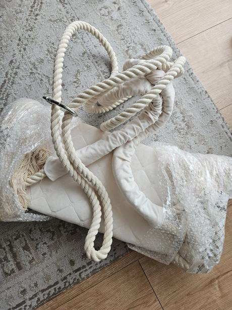 Drevená hojdačka krémová nová, 