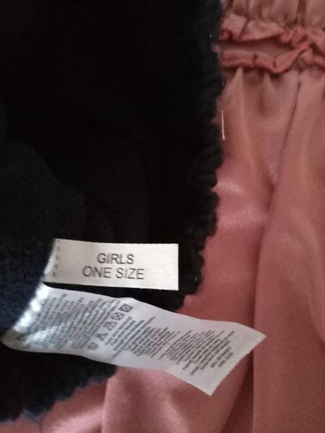 Pekný nákrčník, 146