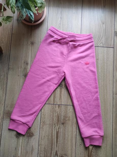 Nové tepláky, adidas,104