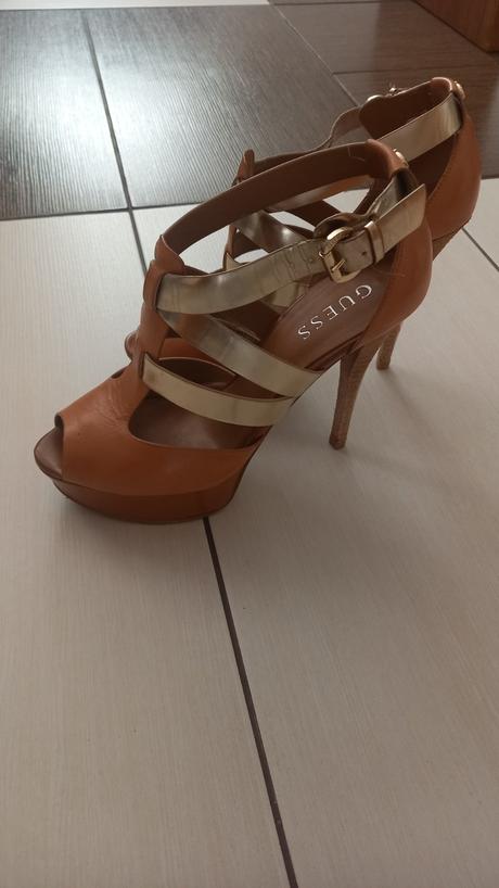 Krasne sandalky guess, guess,38