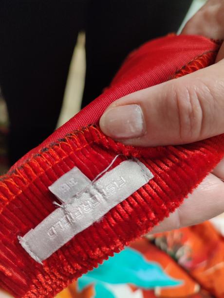 Červená vrubkovana blúzka, 36