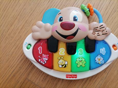Psíkov klavír psík fisher price,