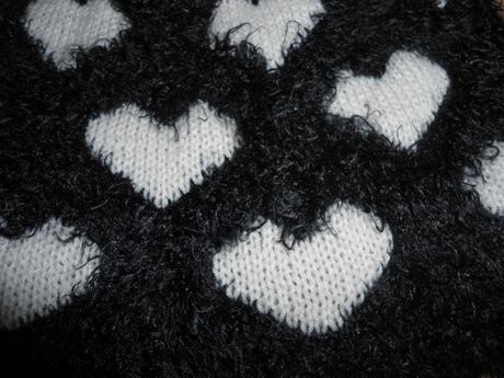 Čiernobiela čapica - srdiečko, 