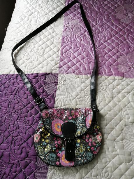 Veselá farebná kabelka s flitrami, 