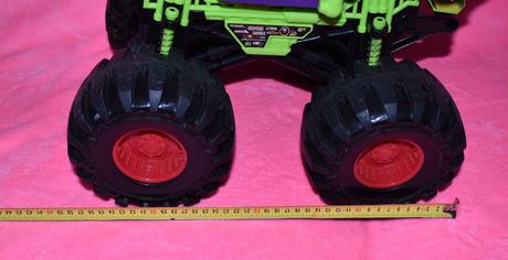 Veľký hot wheels monster truck,