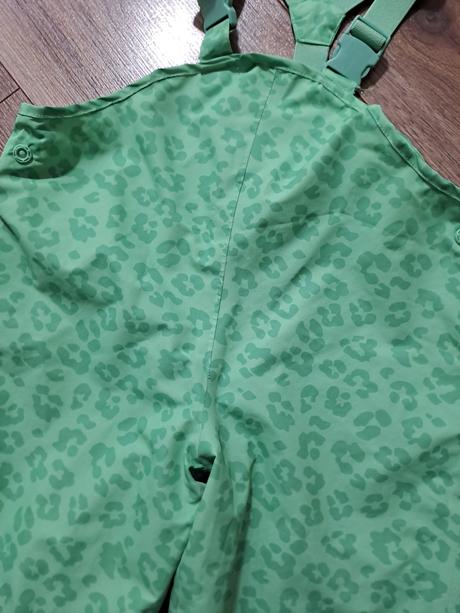 Nohavice do dažďa, 86