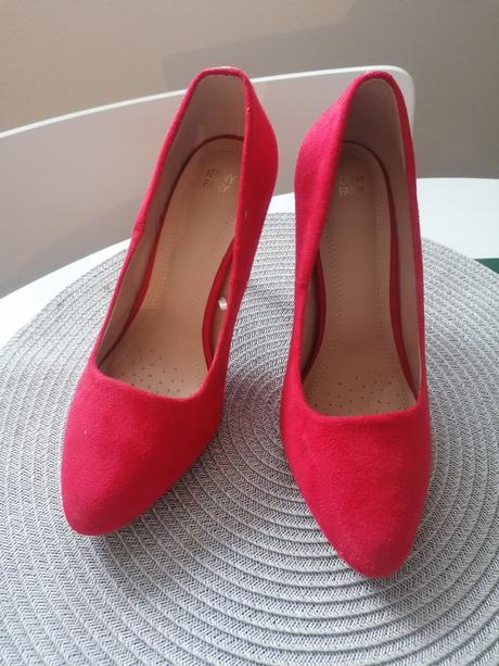 Červené lodičky, 36