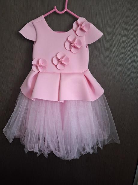 Sviatočné šaty, 122