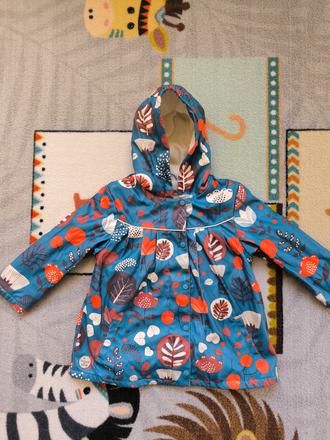 Nepremokavý kabátik, 104