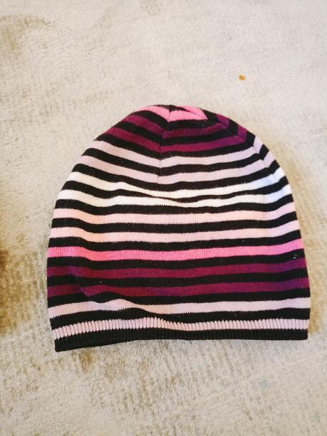 Predám dievčenské prechodné čiapky, h&m