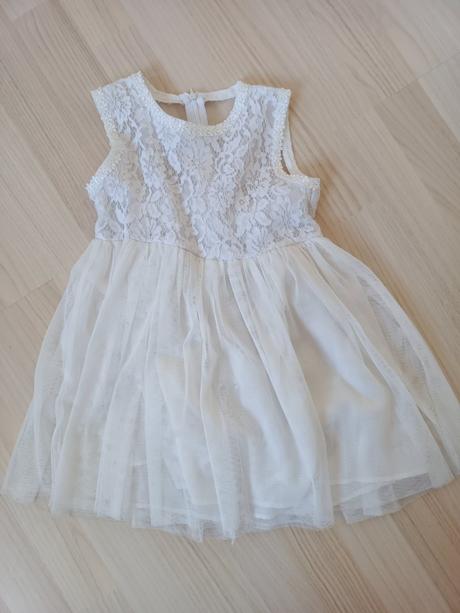 Slávnostné šatky, 110