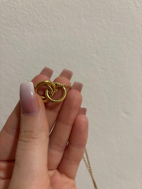 Guess náhrdelnik, guess