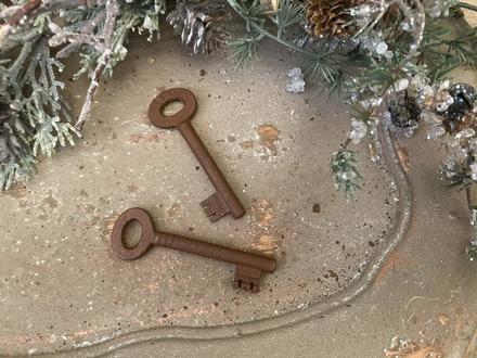 Kovové kľúče v hrdzavom odtieni 2 ks ( sada ), 