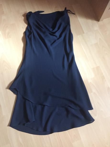 Tmavomodré šaty, m