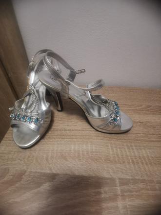 Strieborné topánky, 37