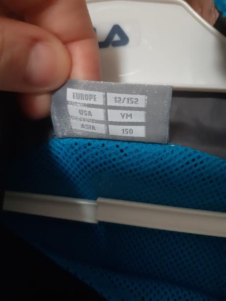 Športova tenka bundicka, hummel,152