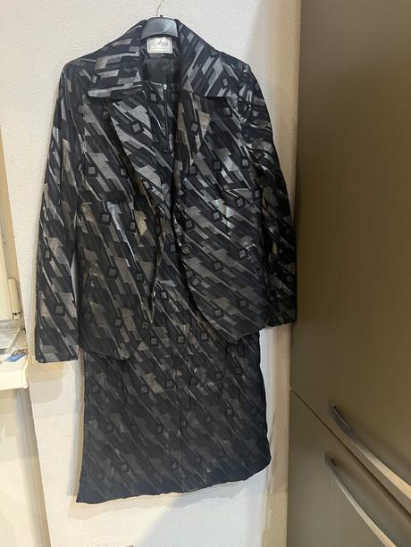 Komplet šaty + sako, 44