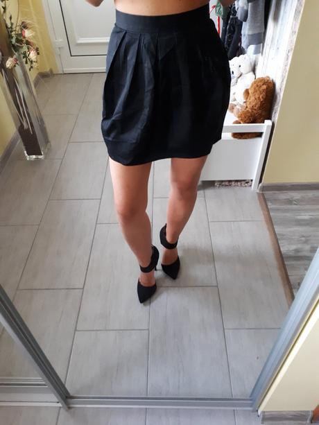 Čierna balónová sukňa, 36