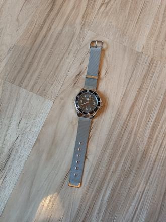 Moderné športové hodinky - kovový remienok, 