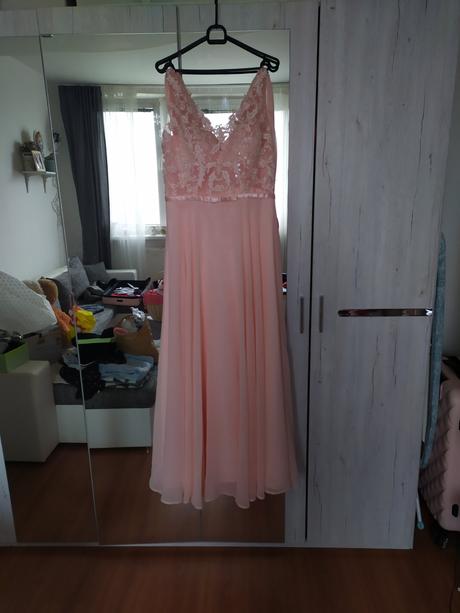 Spolocenske saty, 42