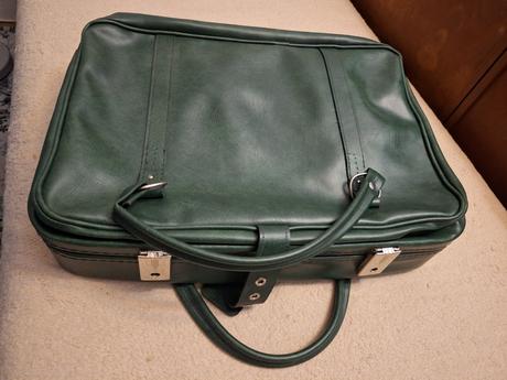 Retro historicky kozeny kufor po starkom, 