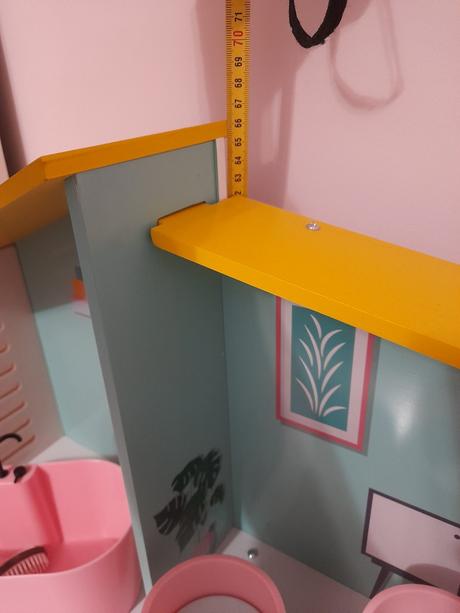 Drevený barby domcek+ďalšie prislusenstvo, 