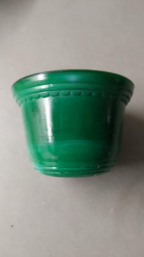 Malachitová dóza bez krytu spodok, 