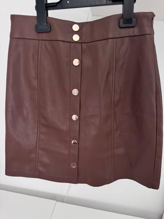 Štýlová koženková sukňa so zlatými gombíkmi, amisu,xs