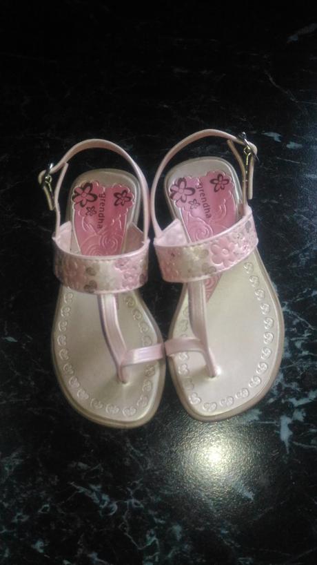 Sandalky grendha, 26