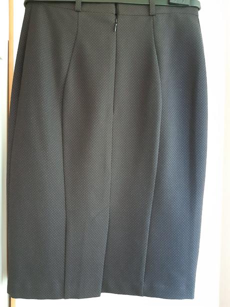 Čierna sukňa s bodkami, f&f,38