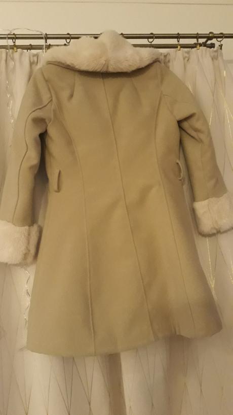 Béžový kabát s kožušinkou, s