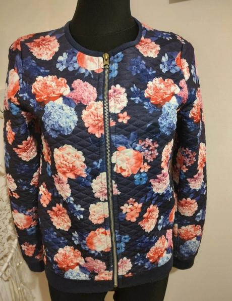 Bomberka tenká, age,xs