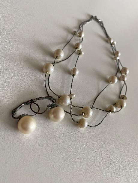 Perličkový náhrdelník a náušnice,