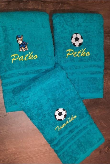 Uterácik s menom a obrázkom,