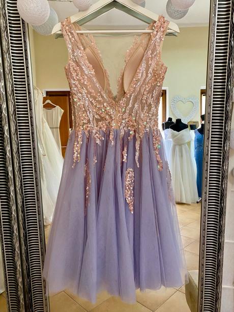 Krátke šaty vo veľkosti xs/s, s / xs