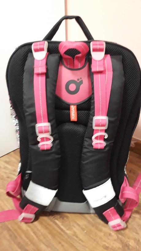 Školská taška s príslušenstvom,