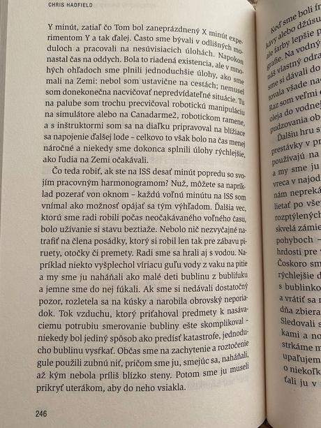 Astronautov sprievodca životom plk. chris hadfield, 