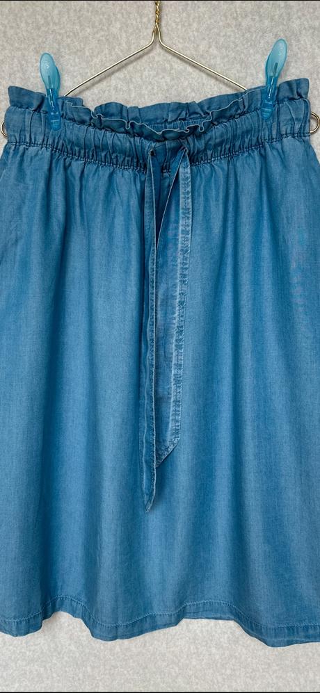 Denim sukňa s vreckami, s