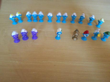 Kinder šmoulovia mix , stikeez ...,